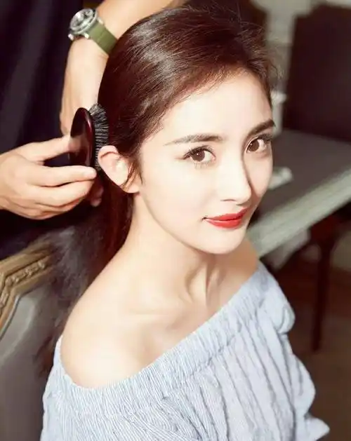 杨幂不显怀,刘诗诗会遮挡,看到唐艺昕的,怕不是快生了吧_外界_肚子