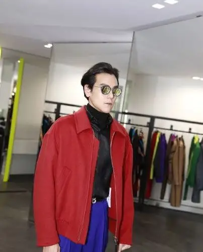 彭于晏精致油头 红紫撞色造型,摩登前卫,背头凸显沉稳大气