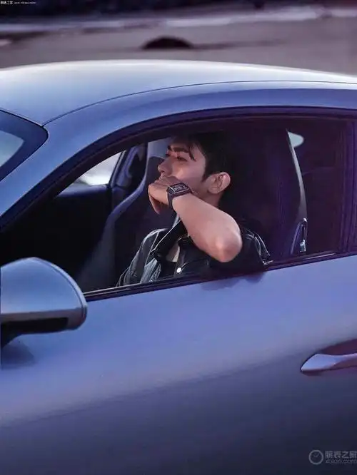 无所畏惧从不设限tagheuer泰格豪雅中国区品牌代言人蔡徐坤的先锋时刻