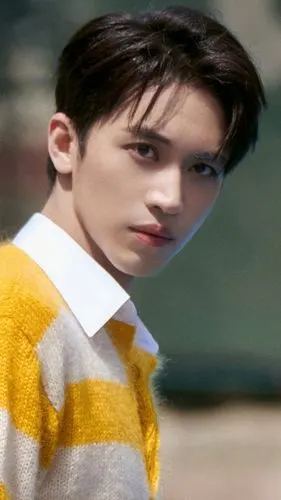 许魏洲现在眼睛长什么样?