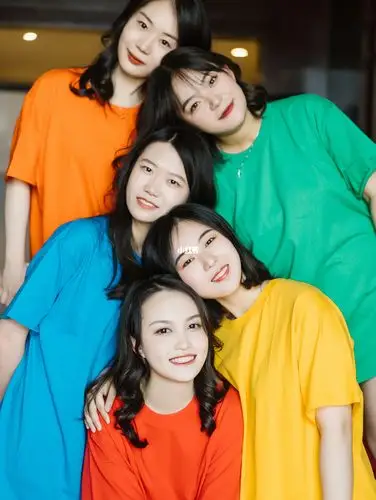 婚礼当天拍一组这样的姐妹合影