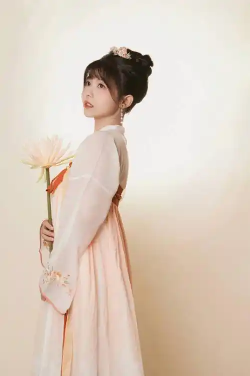 古装造型花絮照释出 甜美娇俏小娘子惹人爱_赖美云_花絮_古装