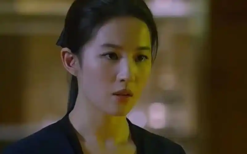 第三种爱情>职业装的刘亦菲真的太美了,女性的柔美尽显无疑