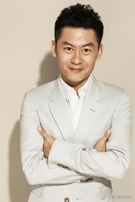 李健:帅气演技派,42岁凭《狂飙》走红,娶初恋生一女