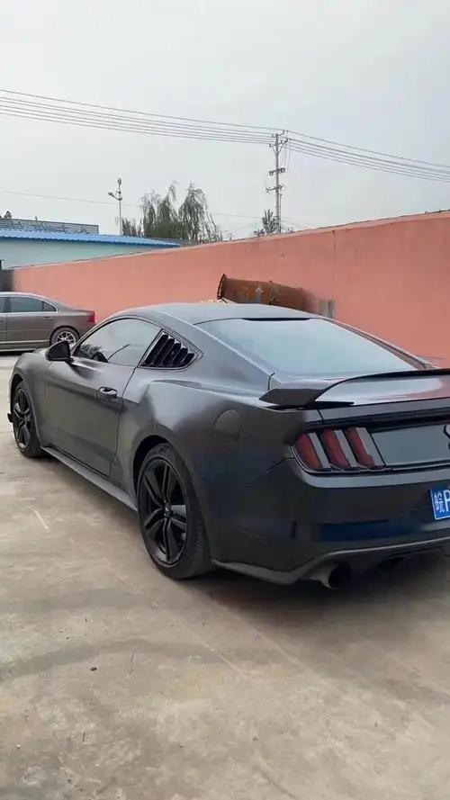 15年福特野马轿车