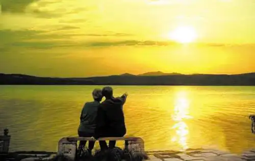 世上最浪漫的事是一起慢慢变老