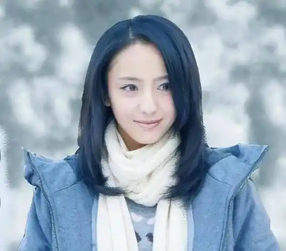 原创40岁佟丽娅现状带9岁儿子阿那亚度假儿子肉嘟嘟好可爱