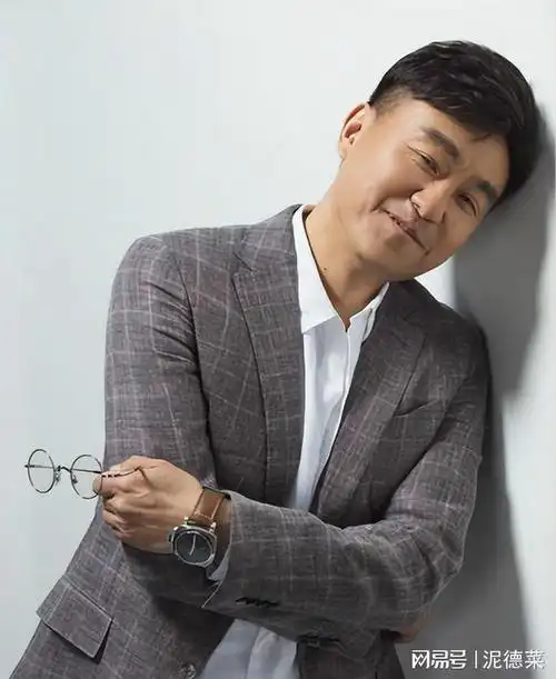 演员何冰跑龙套13年最正确的决定是娶同班同学白富美为妻