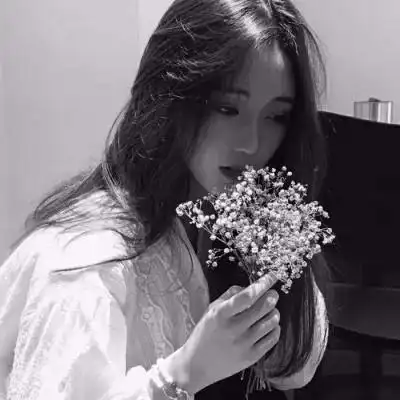 黑白头像女伤感侧脸暗黑系头像女高冷