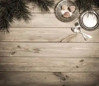 圣诞节背景.古色古香的木桌,松枝和复古的物品.