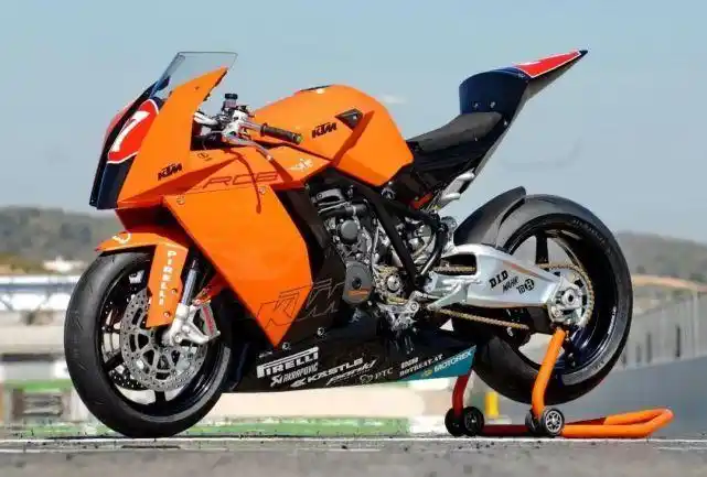 新手去世器回来了! ktm rc8新款路试车首次被曝光