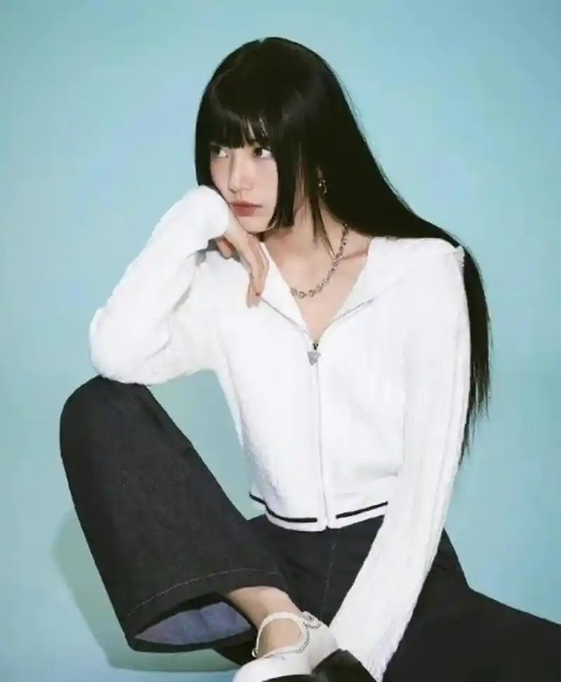 裴秀智齐头帘公主切造型拍摄画报,伟大的脸遇上自律的身材