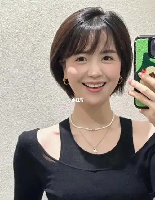 女生短发发型9696女生短发发型推荐,这款短发适合圆脸椭圆脸方