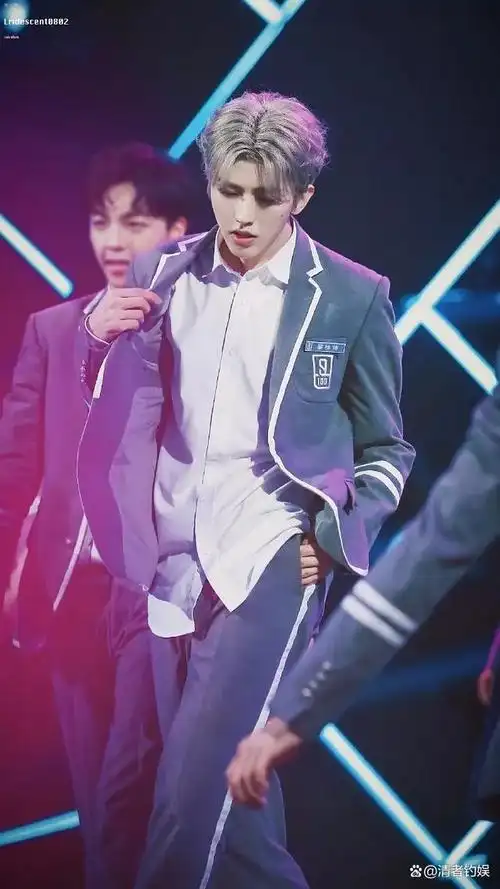 反转再反转!知名狗仔首翻车,蔡徐坤原生家庭被粉丝曝光令人怜惜