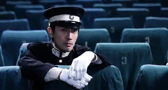 邓伦新剧《燃情大地》将来袭,身穿军装霸气十足,网友:黑化也帅