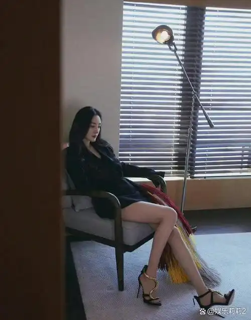 内娱10位美腿女星李宇春周慧敏郁可唯个个堪称腿精