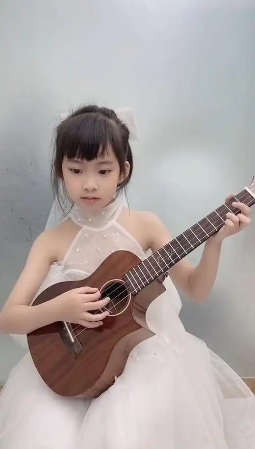 尤克里里弹唱尚琪祺《最美的光》