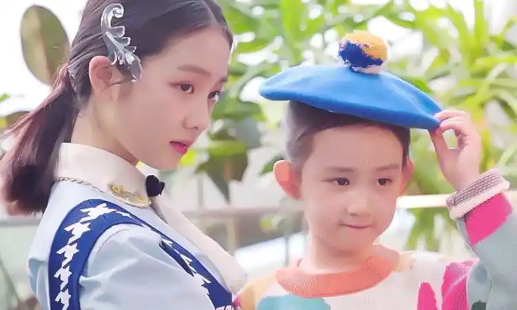 黄多多颜值从小被夸到大,不曾想,妹妹黄少艾才是个"明星脸"