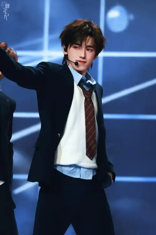 宋亚轩超话240113#微博之夜#你看到的我是蓝色的hashtag: 04 美高