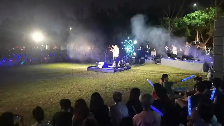 重庆大学 即兴青春草坪音乐节 可惜没如果