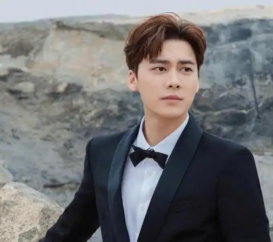 成为prada代言人,品牌方这次真的选对人了|普拉达|李易峰|蔡徐坤|电影