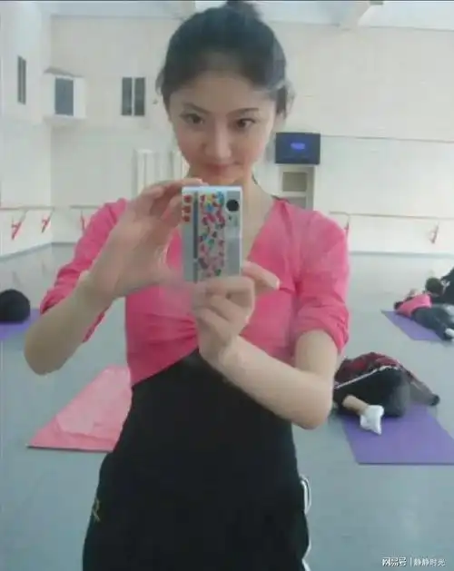 景甜大学时的旧照流出,真的是好清纯