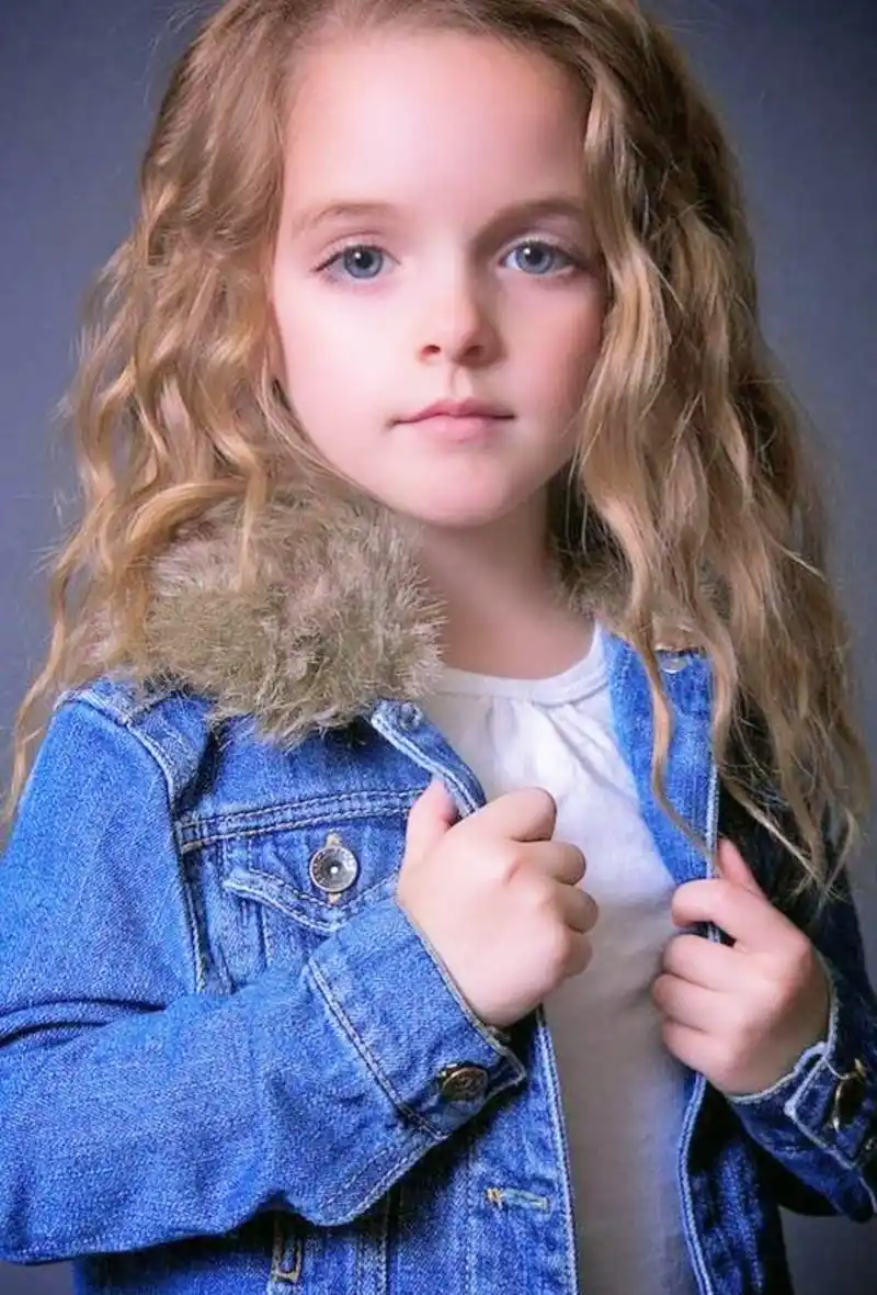 世界最爱欢迎女童星之一:麦肯娜·格瑞斯