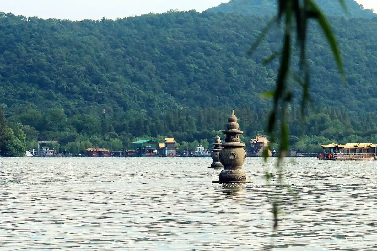 p>三潭印月,是浙江杭州 a href="#" data-lemmaid="562">西湖十景 /a