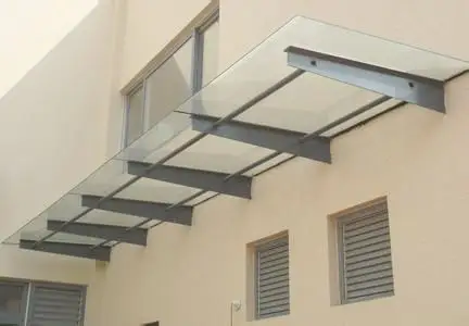 昭通玻璃雨棚临朐亿户隆弧形玻璃雨棚