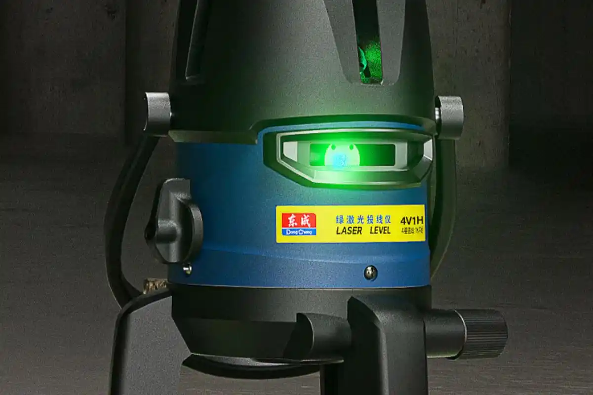 东成绿光5线水平仪ff08-41是一款激光高精度自动打线水平尺,采用先进