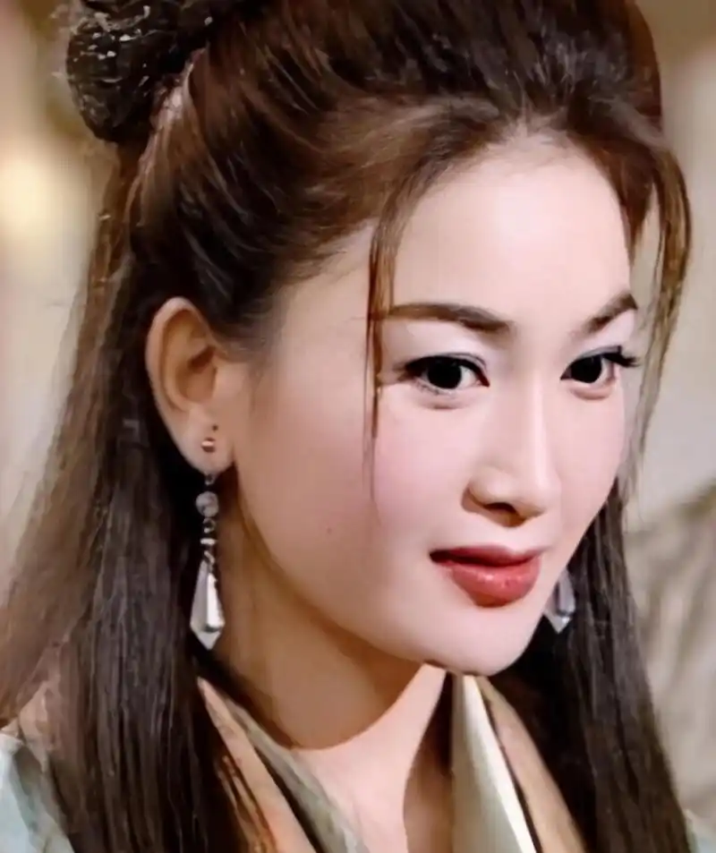 温碧霞的"苏妲己"没有浓妆艳抹,就演出了蛇蝎美人的样子,太美!