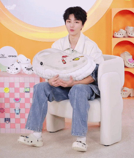 王俊凯crocs全球品牌代言人