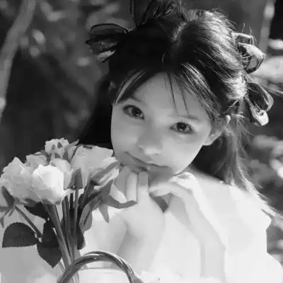 头像治愈系女生森系黑白唯美图片