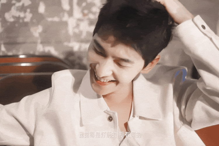 杨洋迷人笑容合集 你眼底的柔情抵得住万语千言 温暖治愈人心[心]