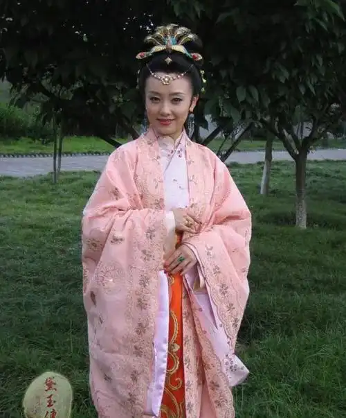 毕业于中央戏剧学院,北京美女演员王子瑜