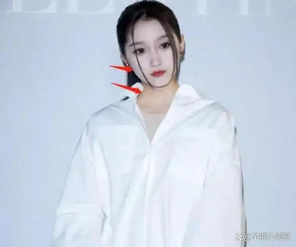 "全身涂白,内裤半露,竹竿腿",娱圈病态审美,该停停了