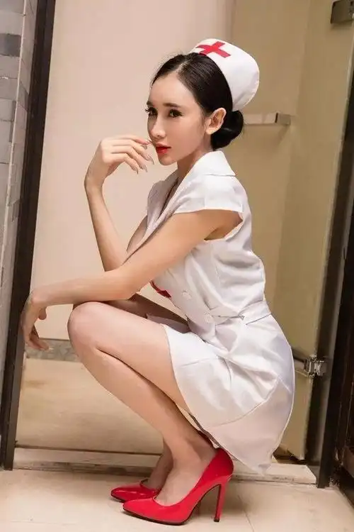 有这么漂亮的护士照顾你,估计你交住院费都心甘情愿了吧!