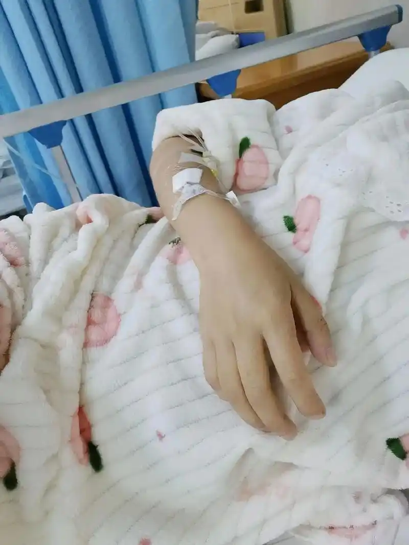 一个人住院我没哭,一个人打针我没哭,一个人抽血化验做检查我没 - 抖