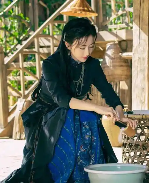 今天分享一波《司藤》的美照~来跟司藤一起学穿搭~_东宫_开花_精华