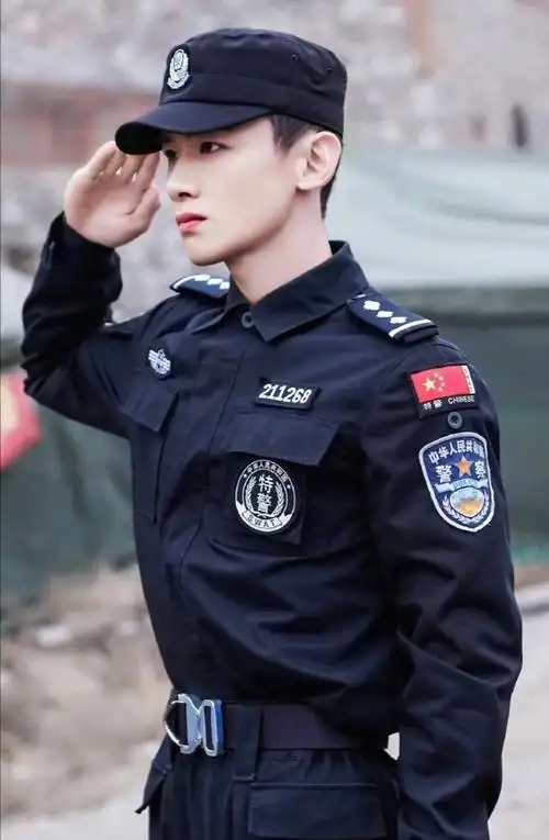 白敬亭特警造型│颜值身材都超棒的特警邢克垒你爱了吗