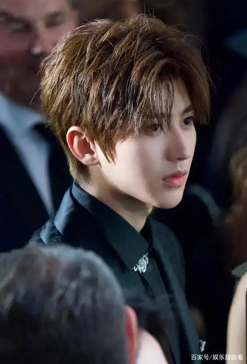 蔡徐坤绝美侧颜,被误认是韩国人,一句we are chinese获赞无数