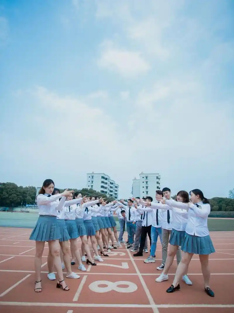 毕业季|班级大合照|拍照姿势 95 已经毕业两年啦 但是每每翻到毕业