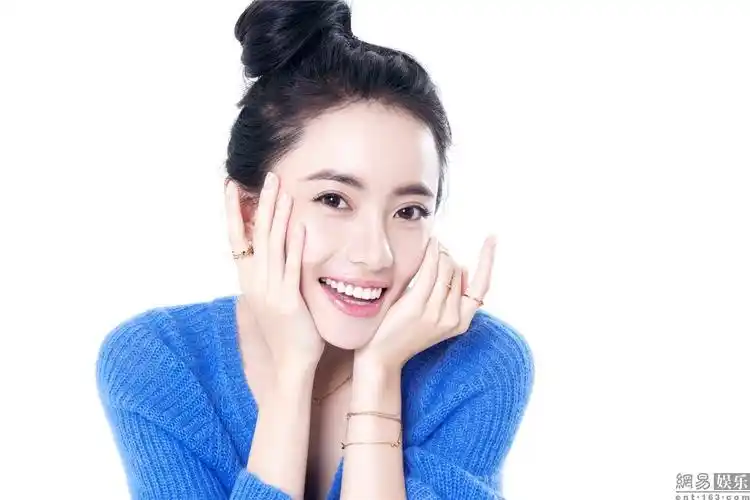 刘萌萌时尚写真可爱甜美不失俏皮