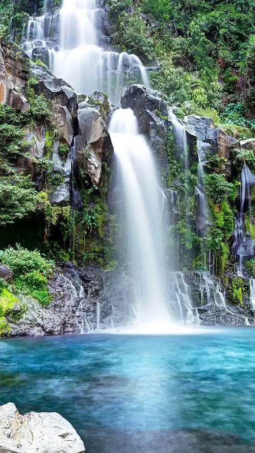 小清新瀑布大海手机端h5背景