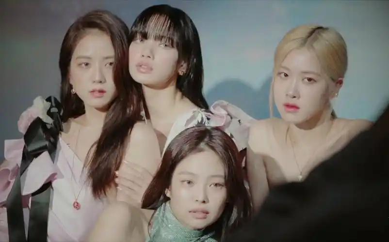 【blackpink 】-四位神仙女孩绝美拍摄vogue画报