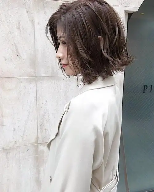 知性女生就应该有一款齐肩短发,优雅又时尚