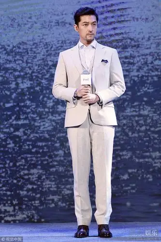 绅士也man!胡歌小胡须复古造型苏炸少女心