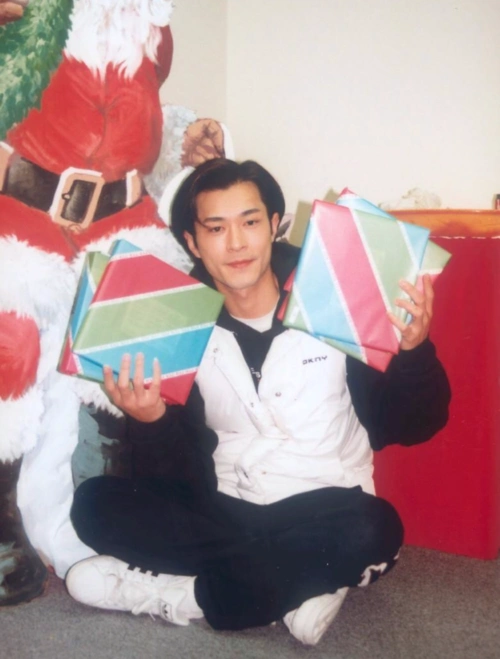 从白古到黑古,古天乐珍贵老照片,颜值秒杀所有与他合影的男明星