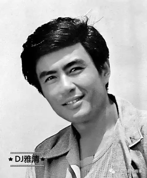 我觉得80年代各电影厂最帅气的男明星,上影厂是王伟平,八一厂是唐国强