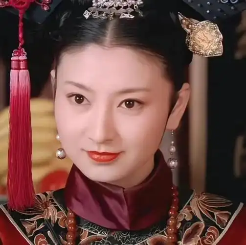 中的沈眉庄可谓是一众人心里的白月光,我们都知道扮演者斓曦现实生活